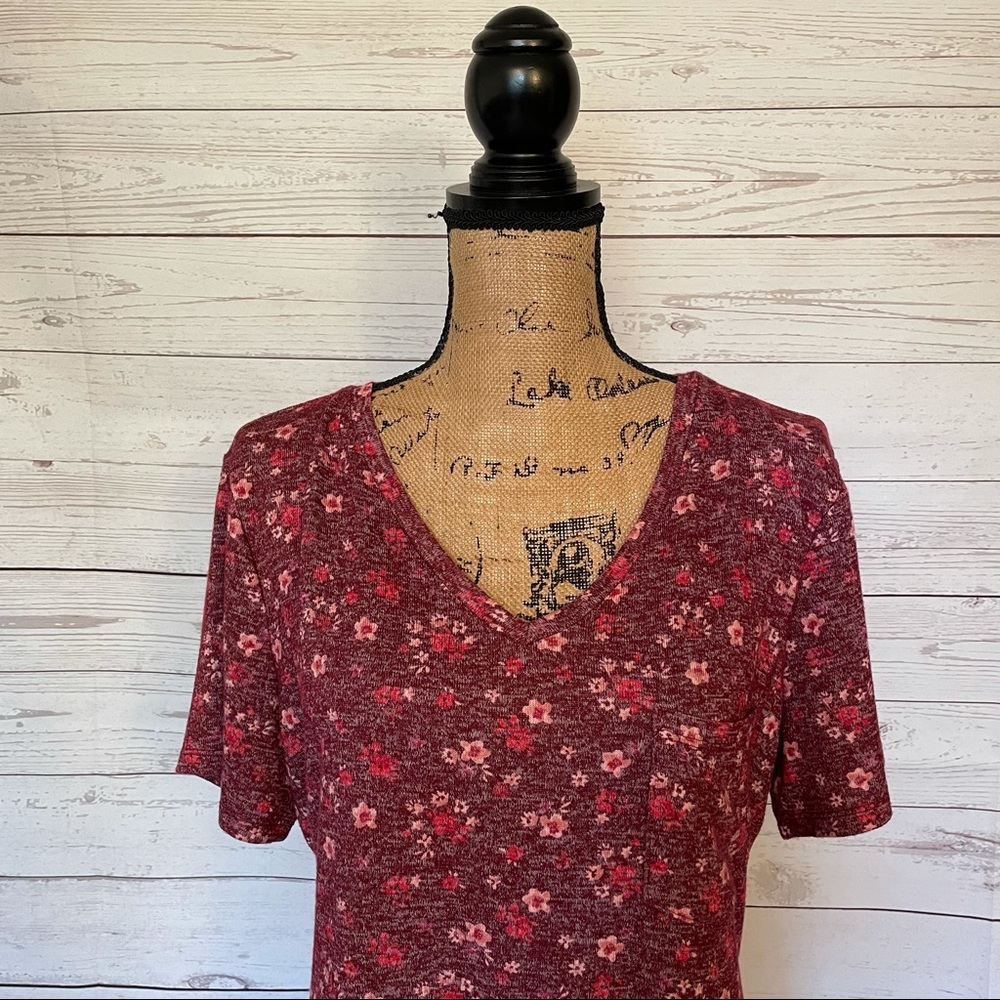 Maurices 24/7 knit v-neck T/tunic style top